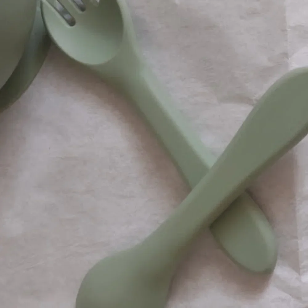 BABY'S FIRST DINNERWARE SILICONE 6 PCS GREEN BOWLCUP COVER FORK SPOON BIB LION
